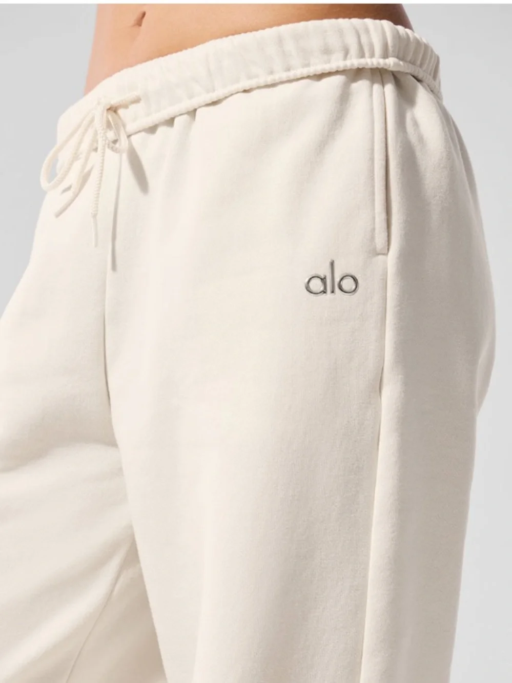 ALO Yoga selling new